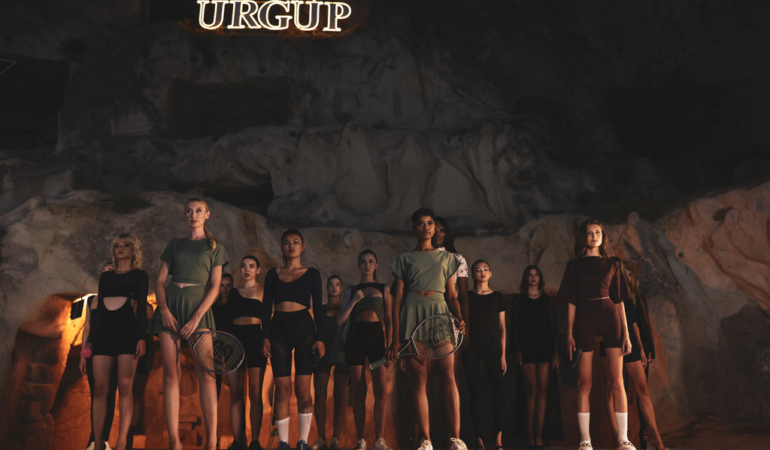 Ürgüp’te Düzenlenen Moda Defilesi, Ürgüp’ün Tarihi Yerlerini Tanıttı